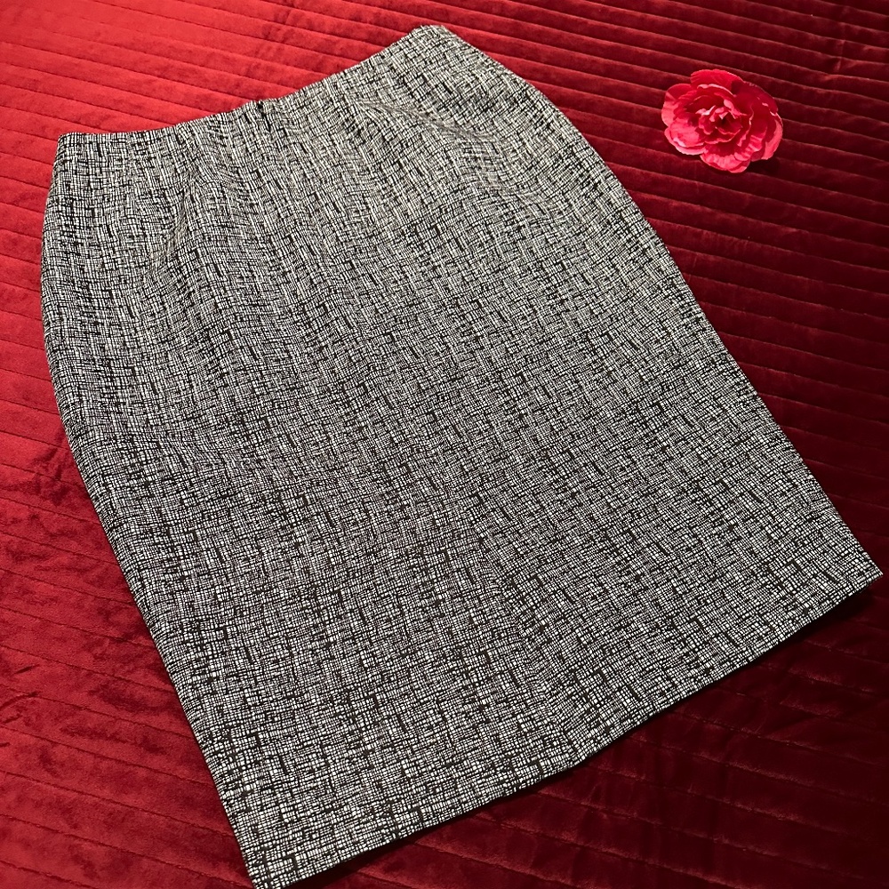 Kasper Black and White Tweed Pencil Skirt Size 6